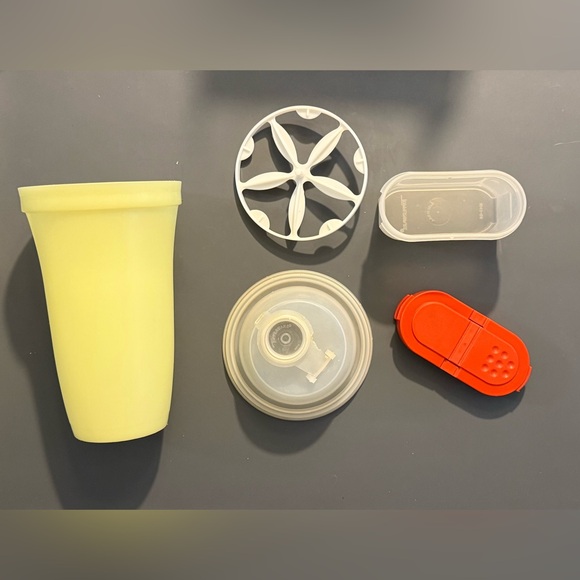 Tupperware Other - Tupperware Yellow Quick Shake & mini spice salt pepper Vintage set 5 pieces